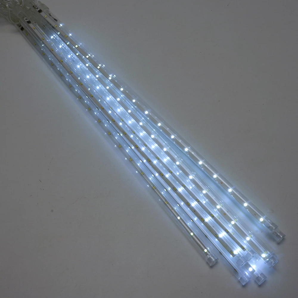 Светодиодная гирлянда Feron CL586 занавес Сосульки 4.5*0.5м +  сетевой шнур 3м, 5000K динамичный, c питанием от сети 230V, прозрачный шнур (51453) - Viokon.com