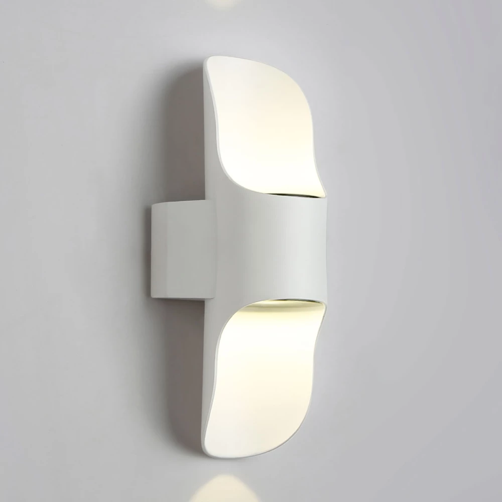 Уличный настенный светодиодный светильник IP54 ST4533 WH белый LED 4200K 8W IP54 220*66*100 - Viokon.com
